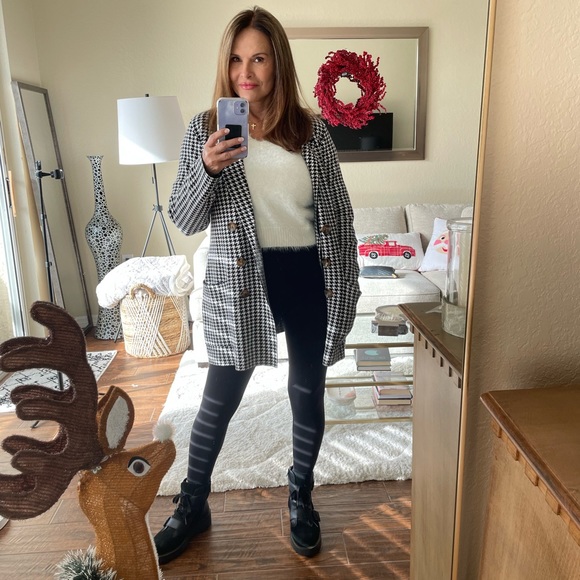 Meet your Posher, Debra - Picture 2 of 2